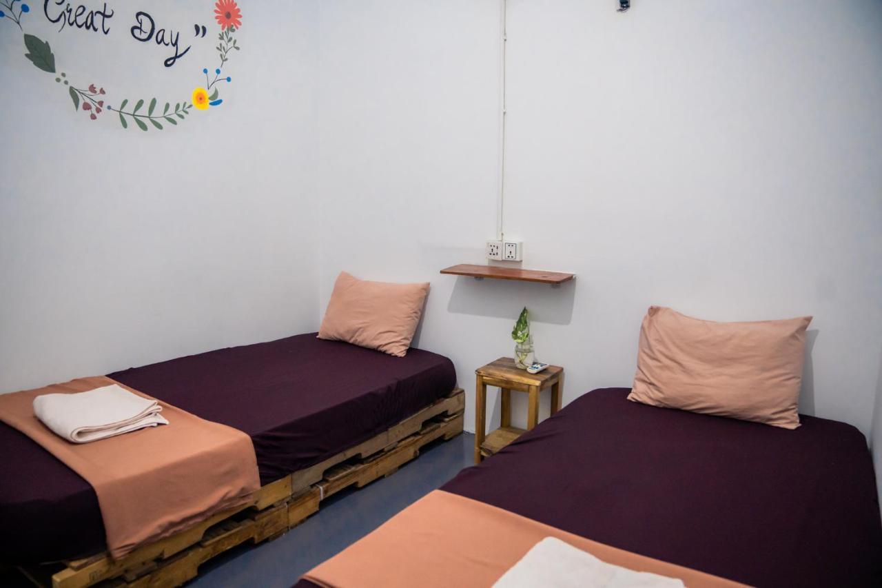Sacred Lotus - Vegan Cafe X Hostel Пном Пен Екстериор снимка