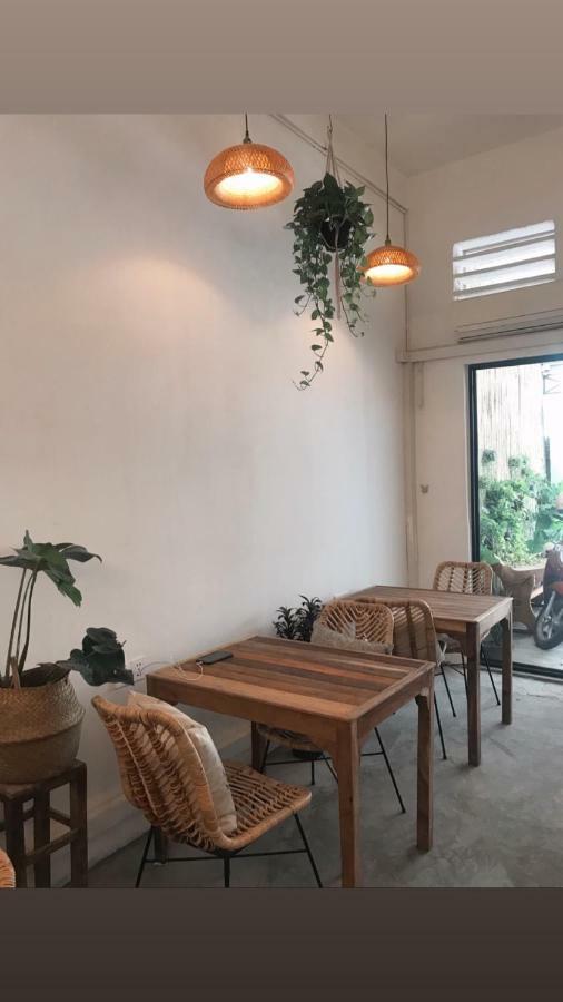 Sacred Lotus - Vegan Cafe X Hostel Пном Пен Екстериор снимка
