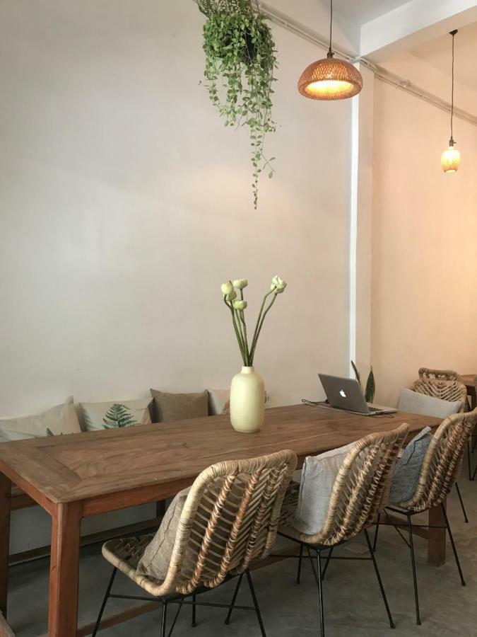 Sacred Lotus - Vegan Cafe X Hostel Пном Пен Екстериор снимка
