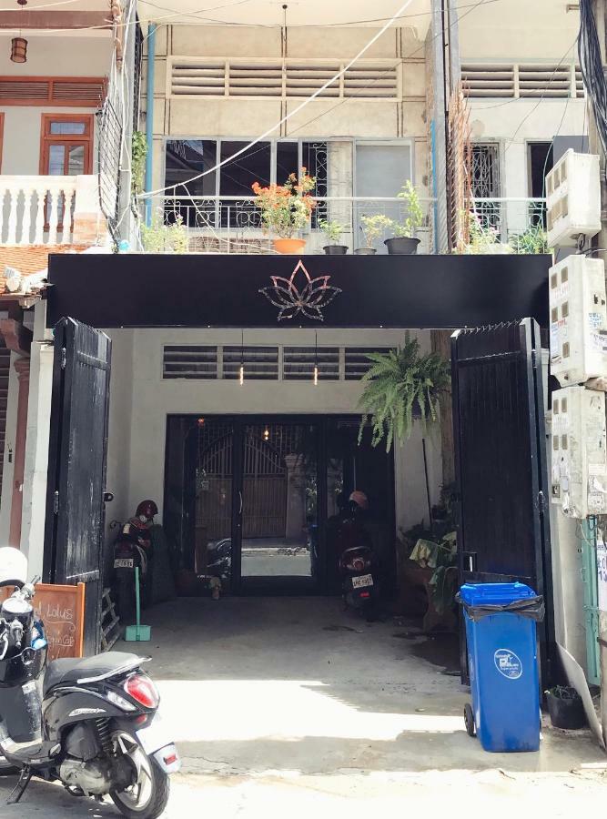 Sacred Lotus - Vegan Cafe X Hostel Пном Пен Екстериор снимка